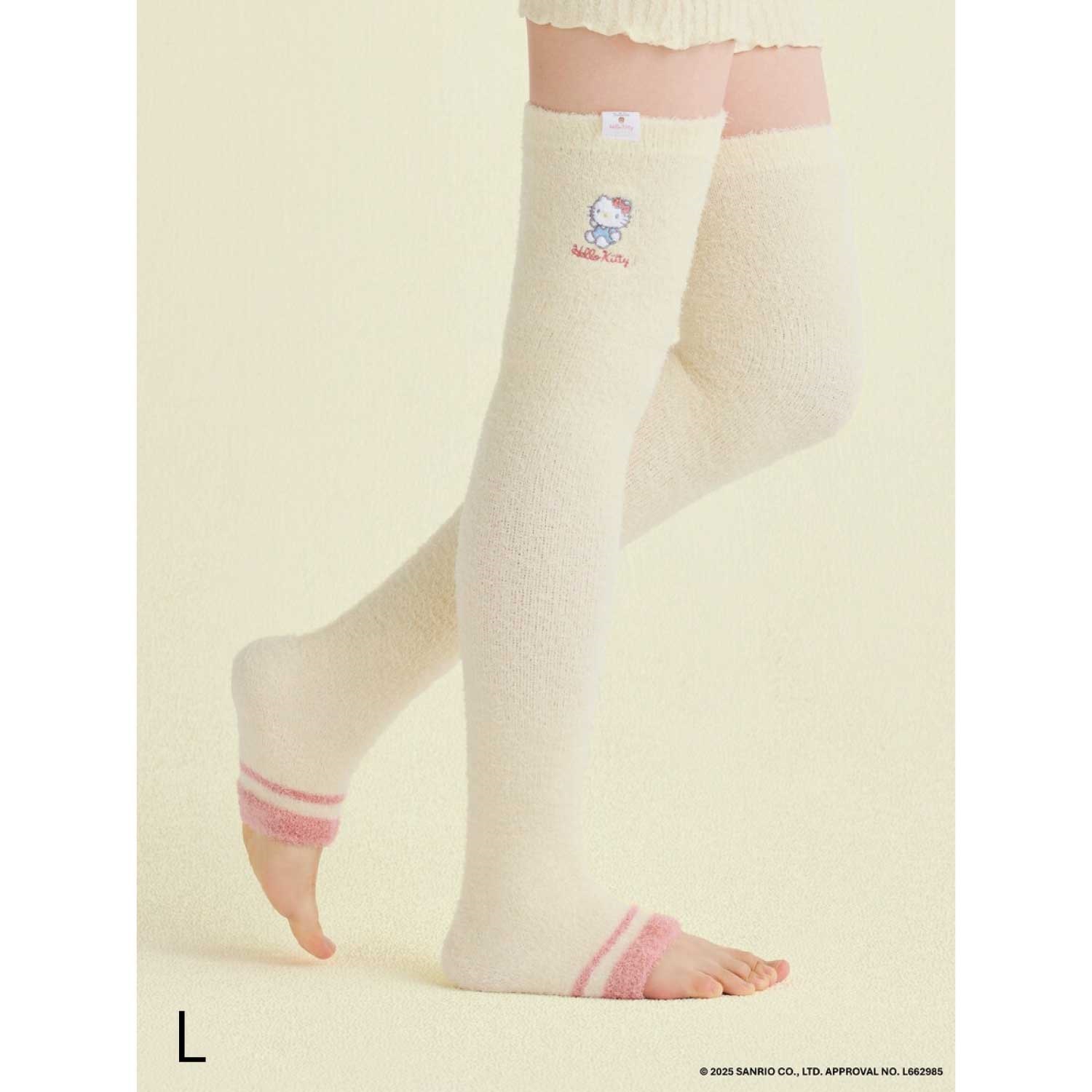 【Ballelite】ハローキティ　もこもこ着圧ナイトオーバーニーソックス　IVR　＜M/L＞L