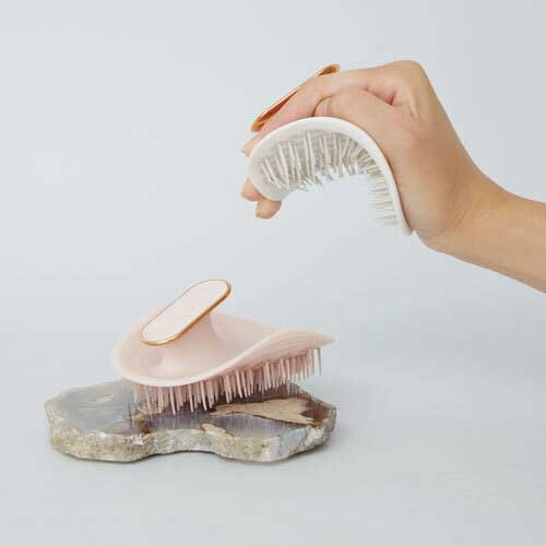 MANTA】ヘアブラシ オリジナル ホワイト ｜｜Cosme Kitchen Webstore