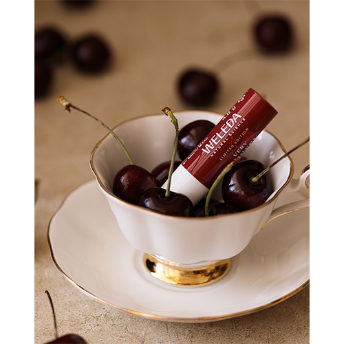WELEDA】ベリーチェリーリップバーム ｜｜Cosme Kitchen Webstore